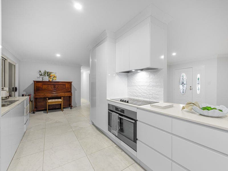 27 Cotter Crescent, Riverhills — photo 1 of 5