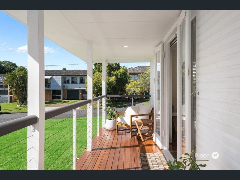 171 Dahlia Street, Cannon Hill — photo 1 of 5