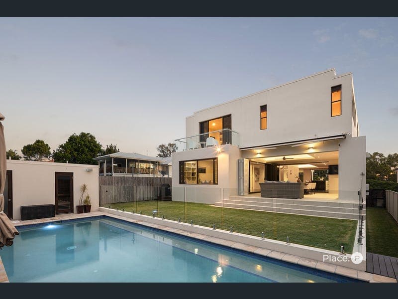 90 Sirius Street, Coorparoo — photo 1 of 5