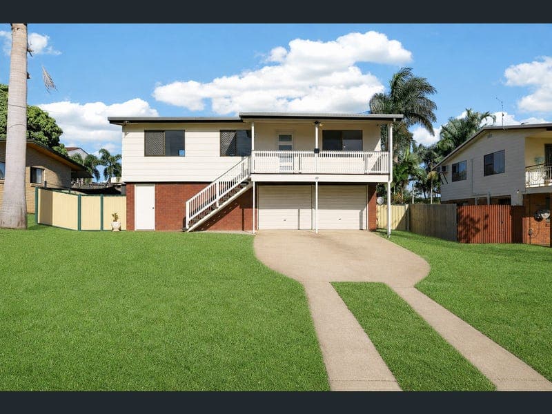 33 Capricorn Crescent, Norman Gardens — photo 1 of 5