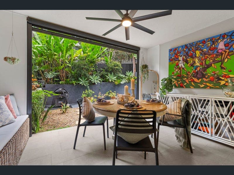 2/37 Palmer st, Greenslopes — photo 1 of 5
