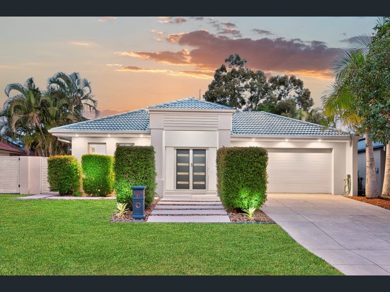21 River Links Boulevard East, Helensvale — photo 1 of 5