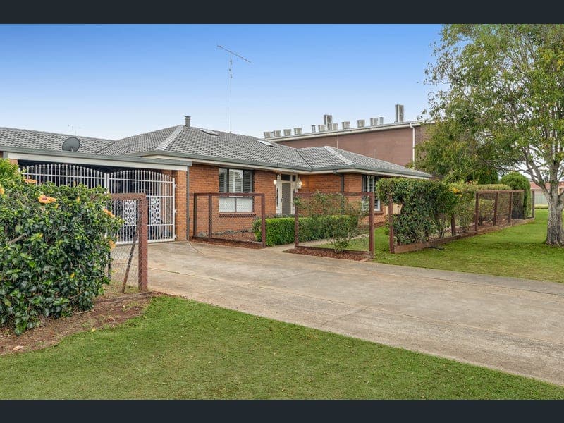 17 Blake Street, Wilsonton — photo 1 of 5