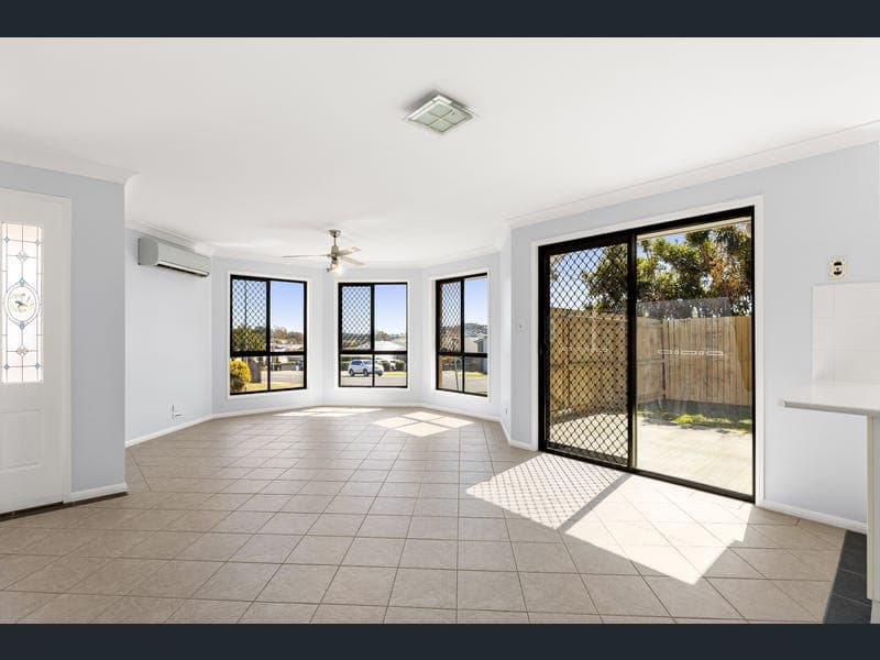 2/2 Cuttaburra Crescent, Glenvale — photo 1 of 5