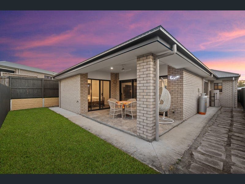 17 Banks Way, Logan Reserve — photo 1 of 5