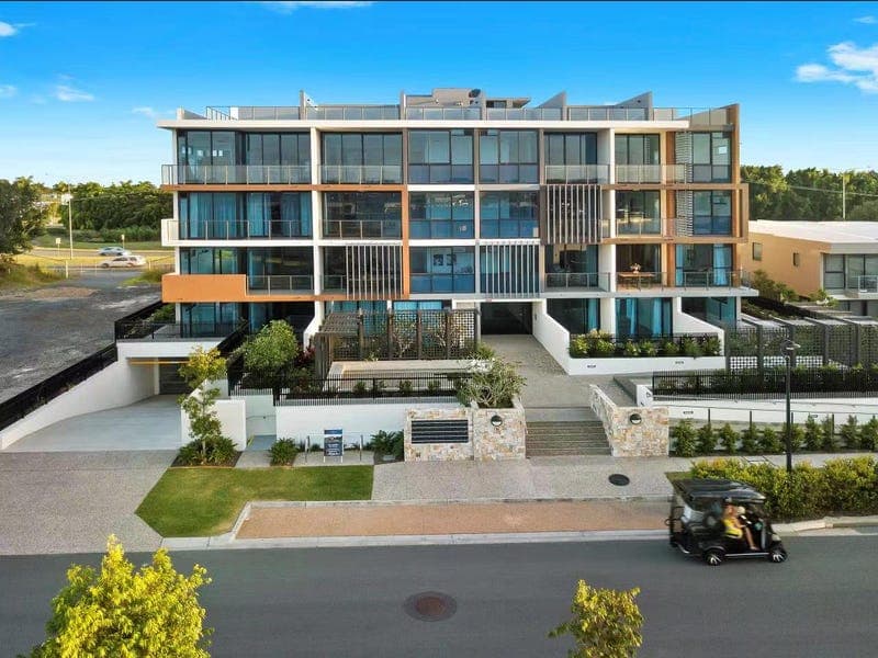 5224 Harbourview Drive, Hope Island — photo 1 of 5