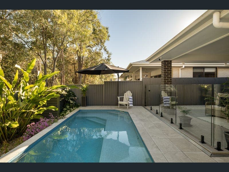 8 Ruchi Place, Wynnum West — photo 1 of 5