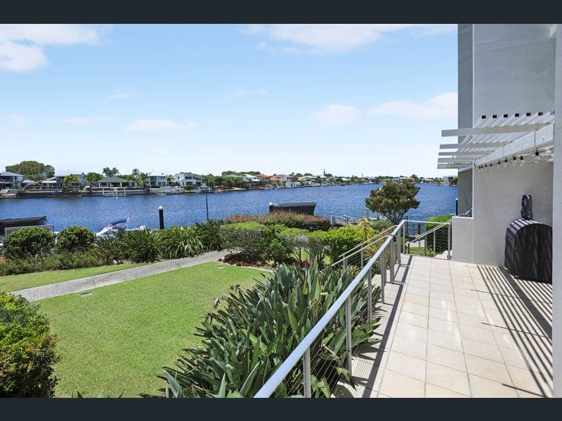 42/7 Grand Parade, Kawana Island — photo 1 of 5