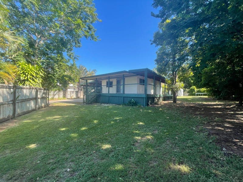 8 Turner Court, Moranbah — photo 1 of 5