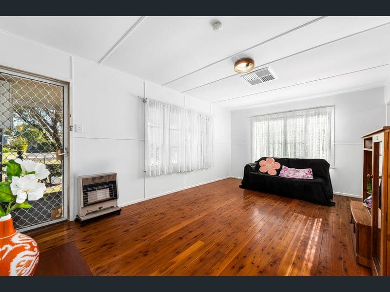 25 Moreton Street, Dalby — photo 1 of 5