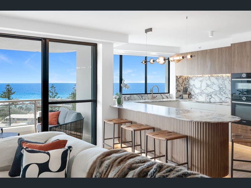 36/3 Cunningham Avenue, Main Beach — photo 1 of 5
