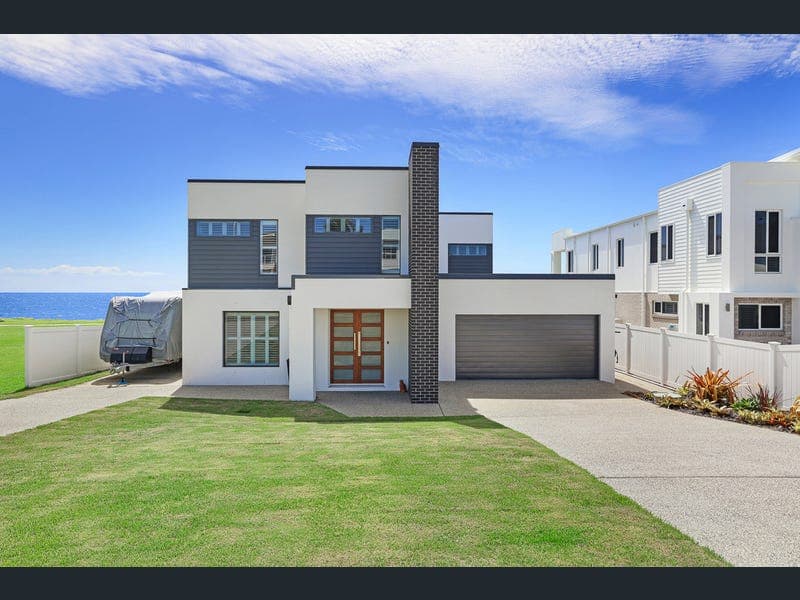 34 Sea Esplanade, Elliott Heads — photo 1 of 5