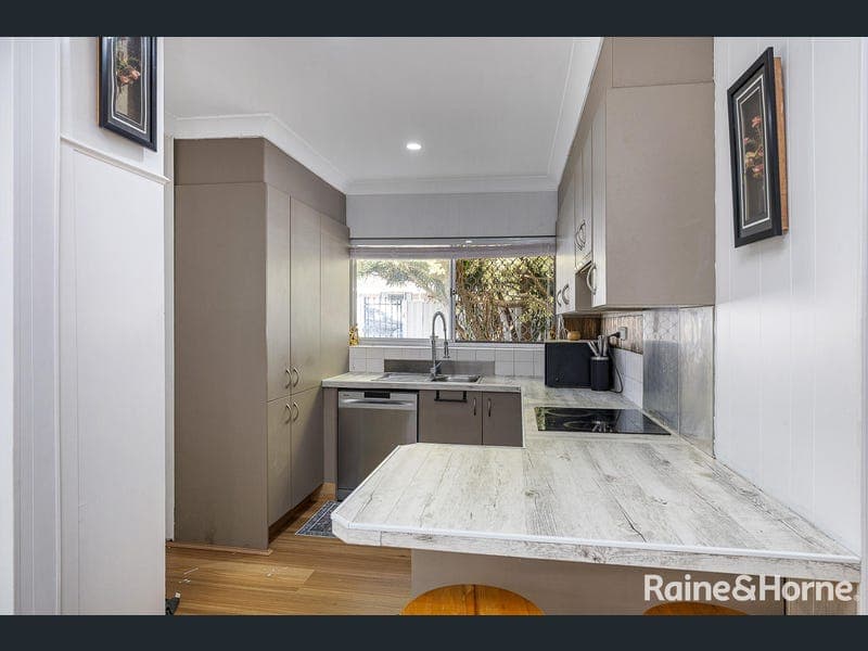 3 Garden Avenue, Woodridge — photo 1 of 5