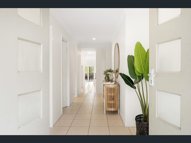 9 Esperance Crescent, Springfield Lakes — photo 1 of 5
