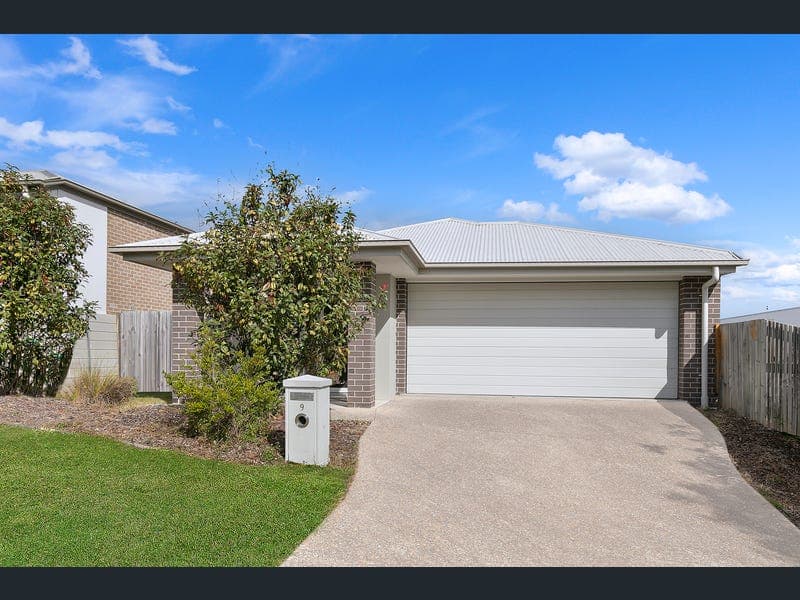 9 Midnight Crescent, Spring Mountain — photo 1 of 5