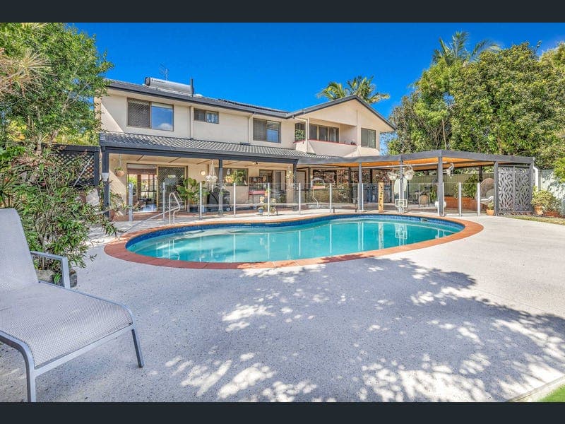 5 Headsail Court, Currumbin Waters — photo 1 of 5