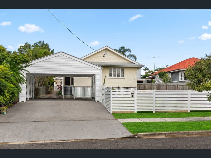 17 Benyon Street, Wavell Heights — photo 1 of 5