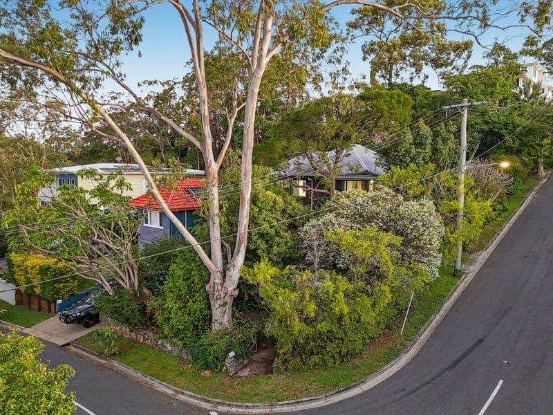 11 Marvin Street, Holland Park West — photo 1 of 5