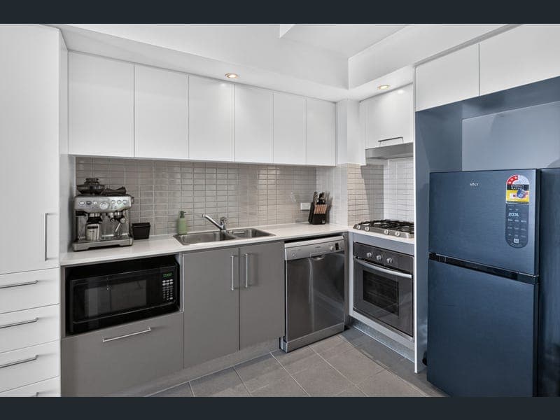 1289/56 Scarborough Street, Southport — photo 1 of 5