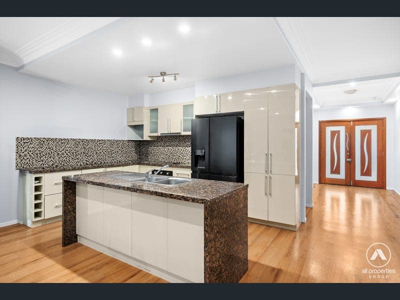 30 Maryland Drive, Regents Park — photo 1 of 5