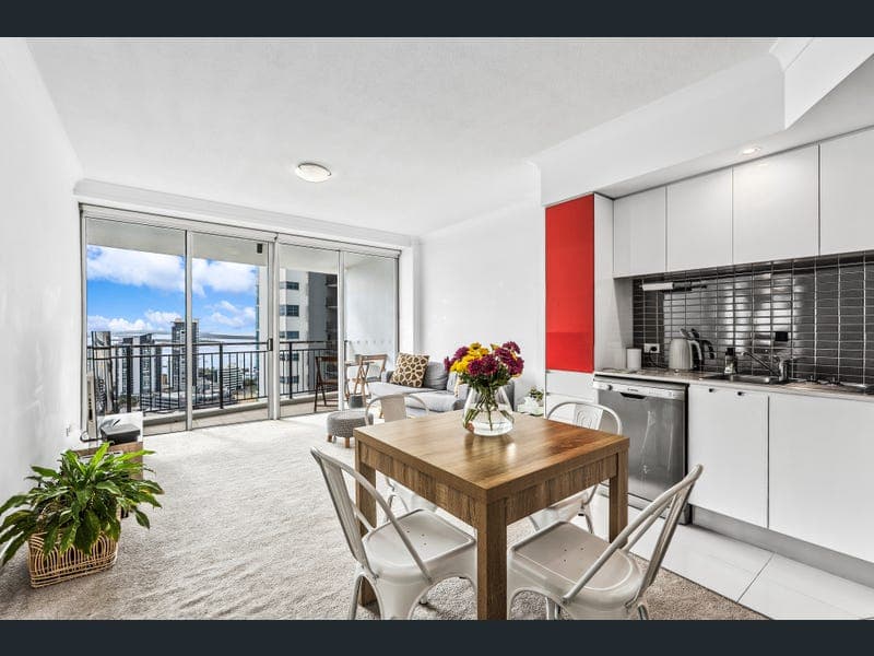 22709/5 Lawson Street, Southport — photo 1 of 5