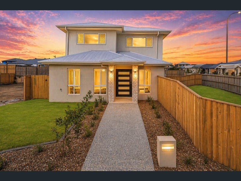 1 Treadwell Road, White Rock — photo 1 of 5
