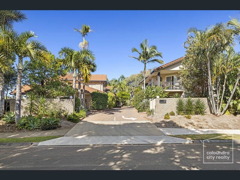 15/28 Pelican Waters Boulevard — photo 1 of 5