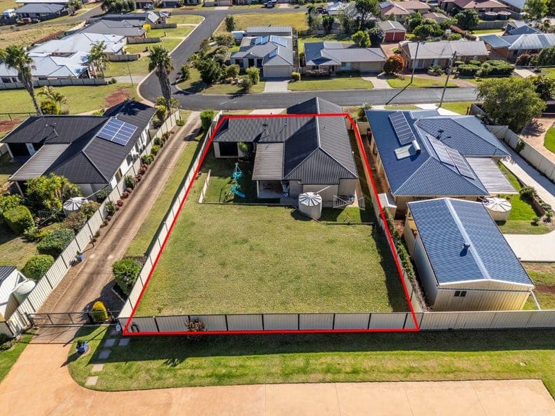 19 Murray Parade, Kingaroy — photo 1 of 5