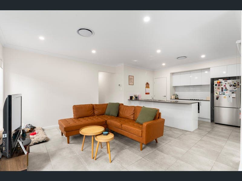 113 Hallstatt Avenue, Jimboomba — photo 1 of 5