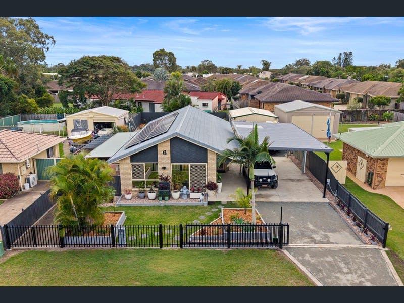 6 Twolyn Street, Urangan — photo 1 of 5