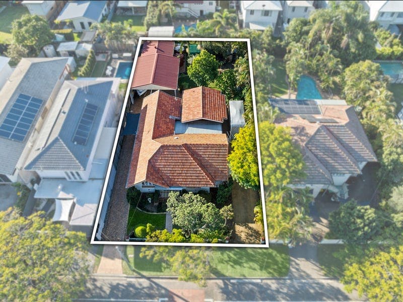 107 Moreton Avenue, Wynnum — photo 1 of 5