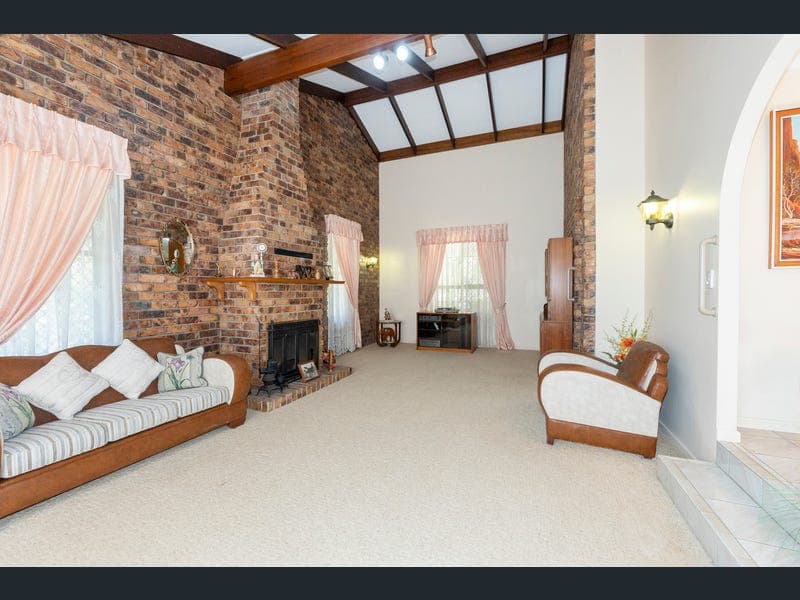 10 Nielsen Street, Norville — photo 1 of 5