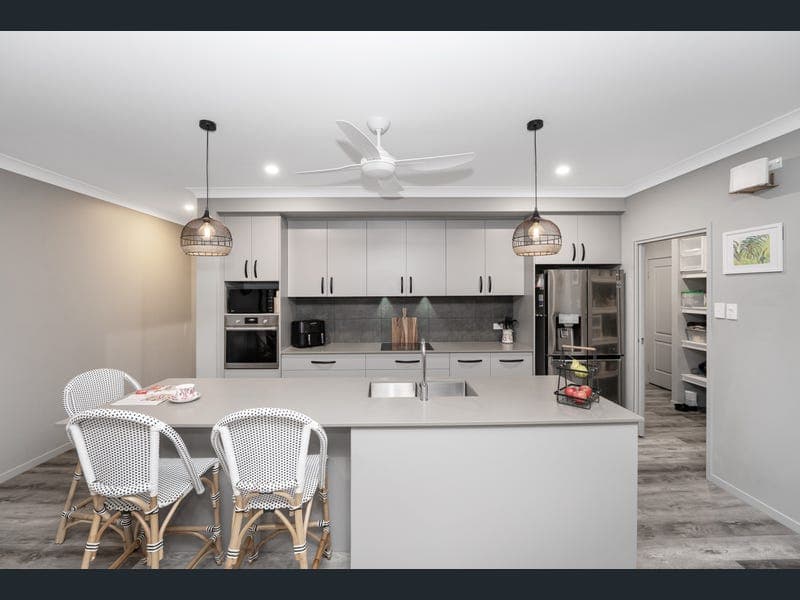 8 Burflower Street, Mount Low — photo 1 of 5