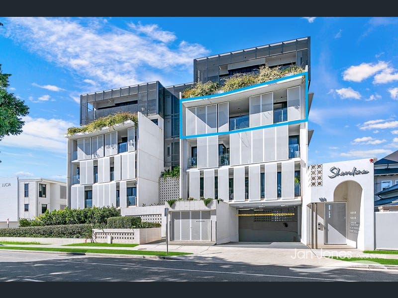 504/124 Prince Edward Parade, Scarborough — photo 1 of 5