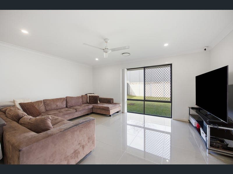 16 Altair Street, Coomera — photo 1 of 5