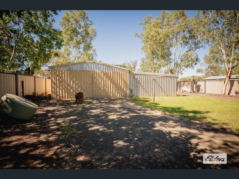 14 Powell Street, Roma — photo 1 of 5