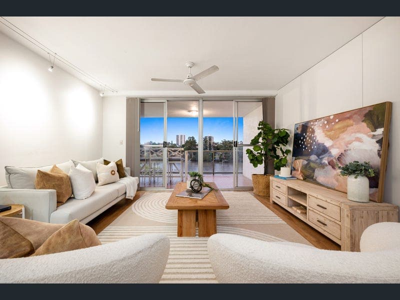 13/164 Macquarie Street, St Lucia — photo 1 of 5