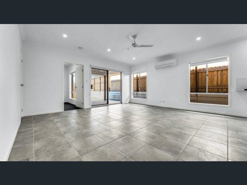 8 Waverly Street, Deebing Heights — photo 1 of 5