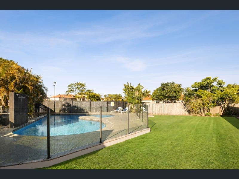 30 Mayfair Place, Stretton — photo 1 of 5