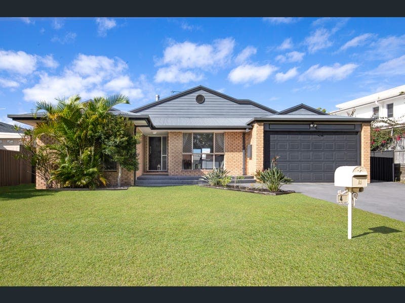 4 Yerrecoin Place, Burleigh Waters — photo 1 of 5