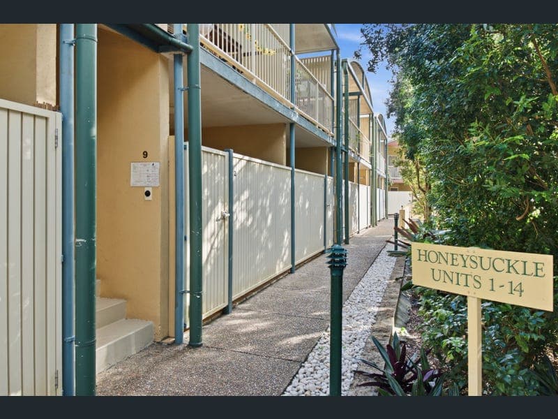 4/33 LAGONDA ST, Annerley — photo 1 of 5