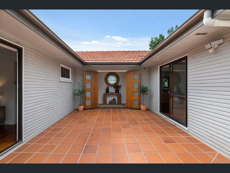 35 Gatwick Street, Stafford Heights — photo 1 of 5