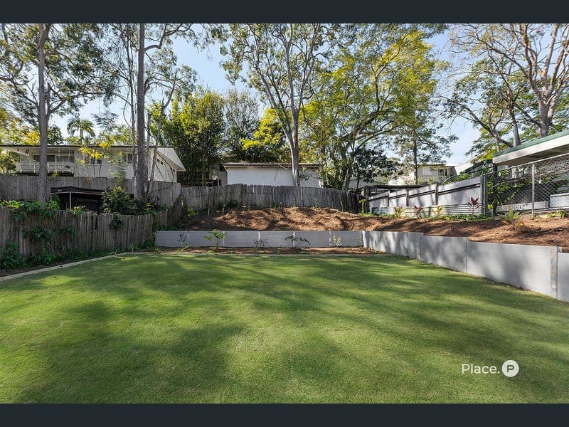 4 Nealdon Street, Holland Park — photo 1 of 5