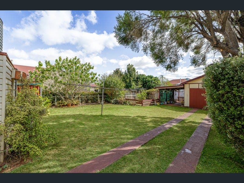 19 Eton Street, East Toowoomba — photo 1 of 5