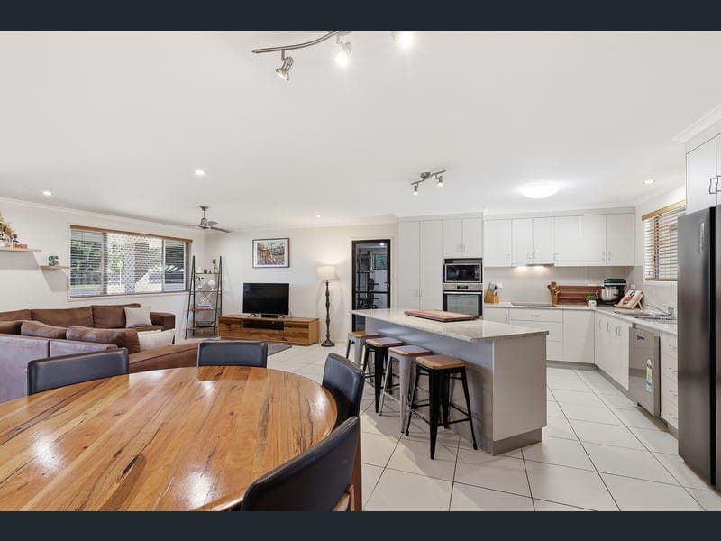 20 Bernborough Avenue, Ooralea — photo 1 of 5