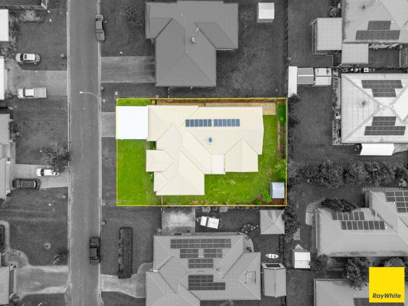 12 Altona Street, Bentley Park — photo 1 of 5