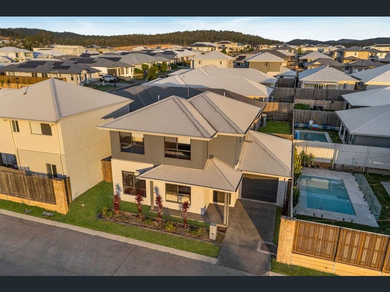 2 Callow Lane, White Rock — photo 1 of 5