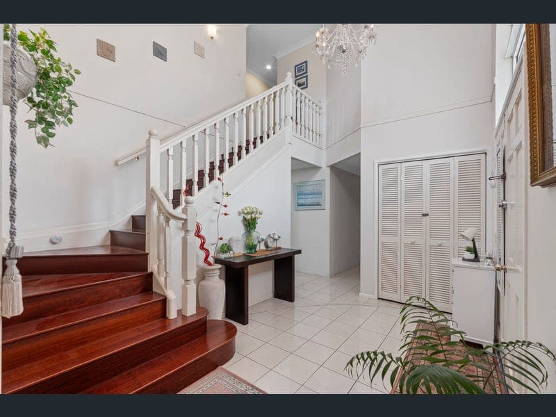 4 Poinciana Place, Eight Mile Plains — photo 1 of 5