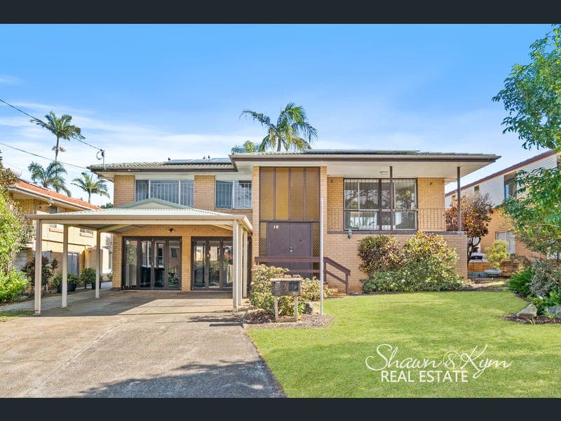 18 Glenjustins Street, Wynnum West — photo 1 of 5
