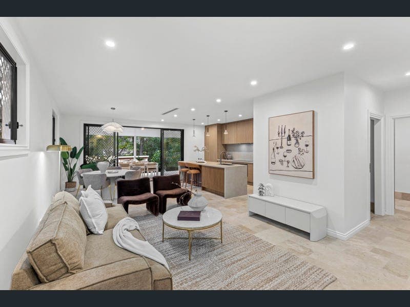 30 Dobbs Street, Holland Park West — photo 1 of 5